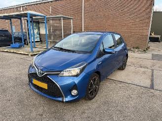 Toyota Yaris 1.5 Hybrid Dynamic Bi-Tone picture 3
