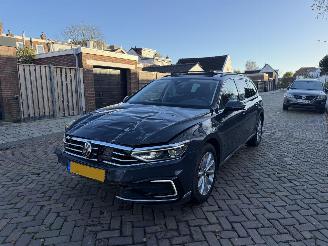 damaged passenger cars Volkswagen Passat 1.4 TSI PHEV GTE Business 2021/1