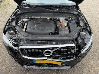 Volvo Xc-60 2.0 T8 R DESIGN AWD picture 4
