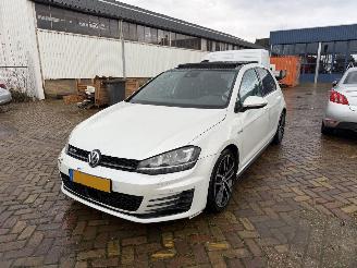 Schadeauto Volkswagen Golf 2.0 GTD 184 PK Sport Pano 2015/1