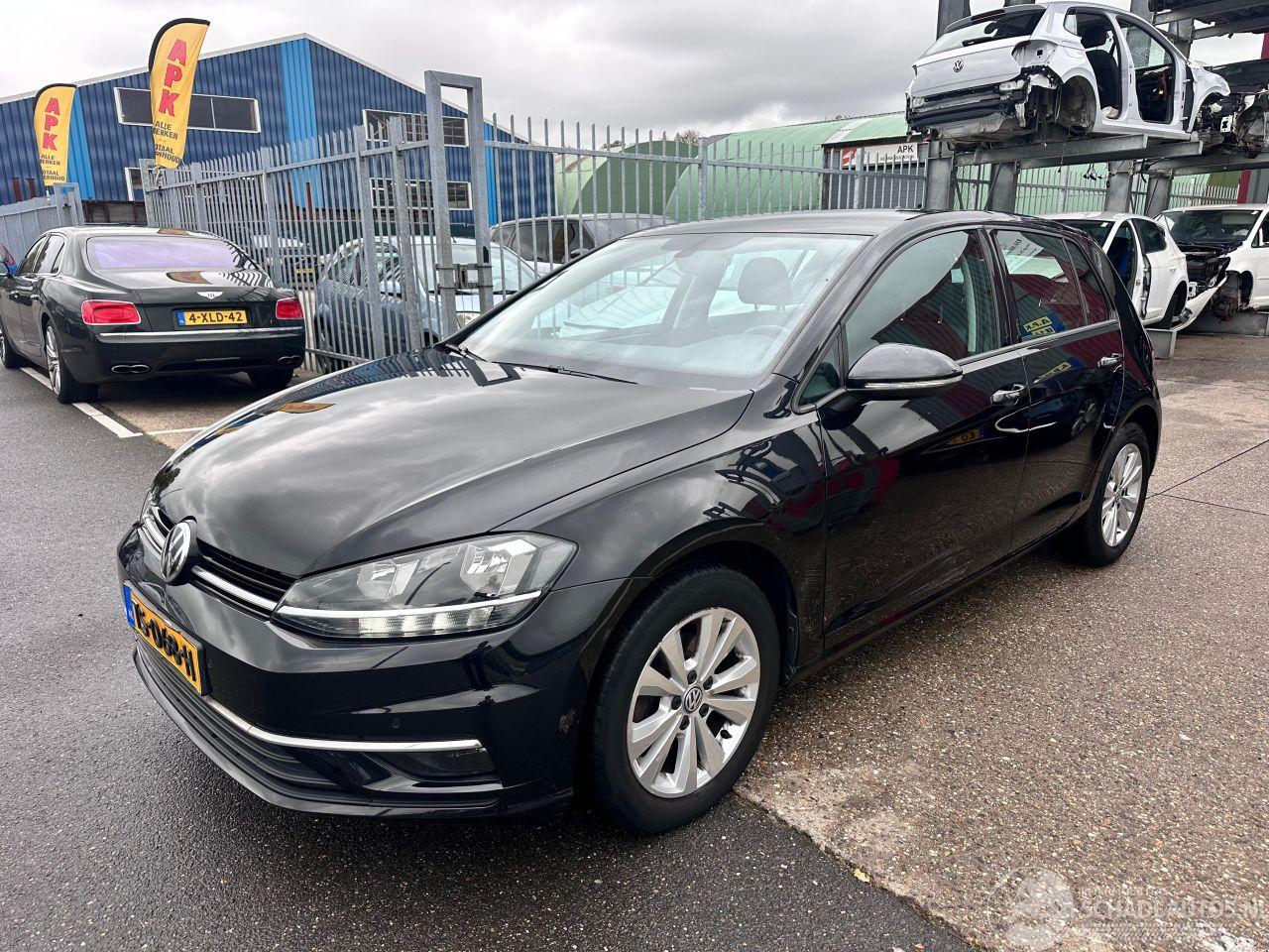 Volkswagen Golf 1.0 TSI