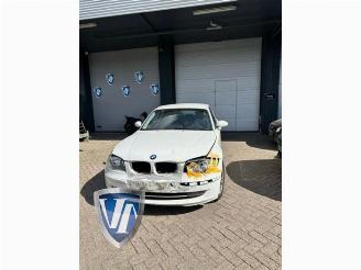 Vrakbiler auto BMW 1-serie 1 serie (E81), Hatchback 3-drs, 2006 / 2012 118i 16V 2009/5