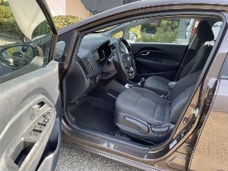 Kia Rio 1.2 tdi 5drs picture 8