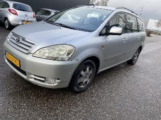 Unfallwagen Toyota Avensis-verso 2.0 aut 6pers. 2003/1