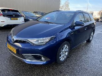 Schadeauto Toyota Auris 1.8 hybrid 2015/12