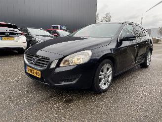 krockskadad bil auto Volvo V-60 2.0 aut. 2011/11