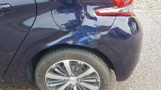 Peugeot 208 ALLURE  110PK picture 4