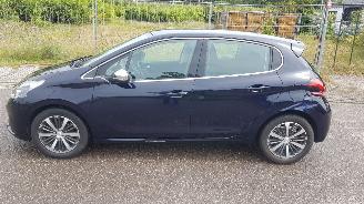 Peugeot 208 ALLURE  110PK picture 2