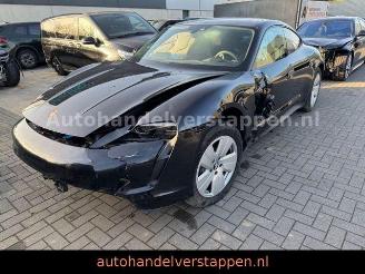 damaged passenger cars Porsche Taycan 350KW Panorama Leder CAM 93KWH 2023/9