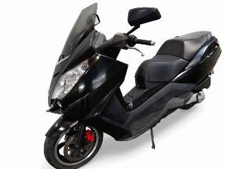 krockskadad bil bromfiets Peugeot  SATELIS RS 2012/4