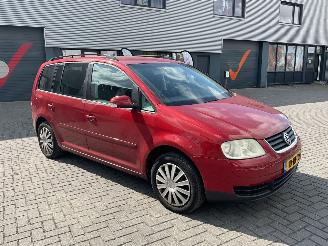 damaged passenger cars Volkswagen Touran Benzine Airco 2003/8