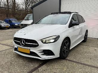 Schadeauto Mercedes B-klasse 180 AMG Panoramadak Origineel NL 2019/1
