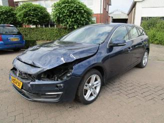damaged passenger cars Volvo V-60 1.6 D2 2014/10