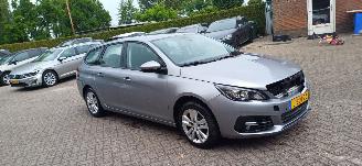 skadebil auto Peugeot 308 1.2i 5drs  110pk navi 2021/9