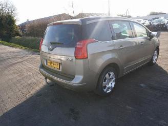 Salvage car Peugeot 5008 1.6 HDiF 2012/1
