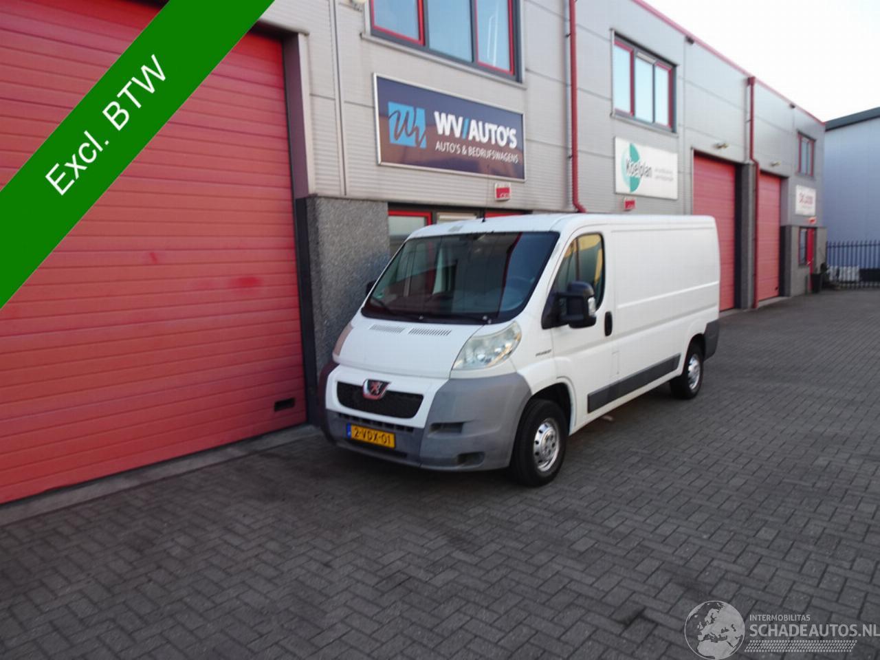 Peugeot Boxer 330 2.2 HDI L2H1 airco 3 zits