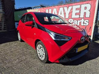Voiture accidenté Toyota Aygo 1.0 vvt-i x-play limited 2019/8
