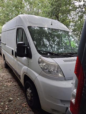 damaged passenger cars Citroën Jumper 30 L2H2 2.2HDI 120 2011/9