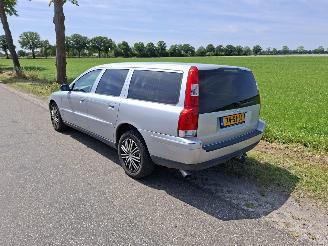 Volvo V-70 2.4 D AWD picture 3
