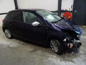 Salvage car Peugeot 208 1.2 VTI 2017/7