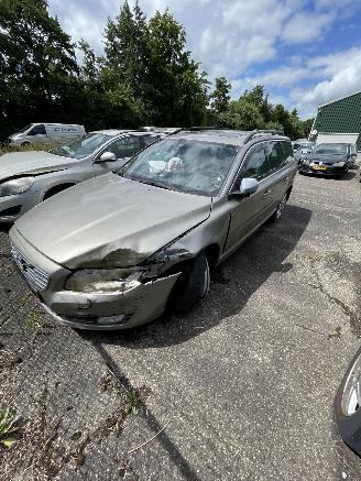 disassembly passenger cars Volvo V-70 2.0 D4 summum 5 cilinder 2013/1