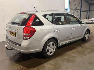 Vaurioauto  passenger cars Kia Cee d 1.4 16V Combi/o  Benzine 1.396cc 66kW (90pk) FWD 2011/4