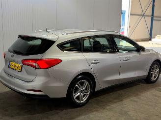 uszkodzony samochody osobowe Ford Focus 1.0 Ti-VCT EcoBoost 12V 100 Combi/o  Benzine 999cc 74kW (101pk) FWD 2020/4