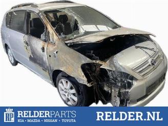 Toyota Avensis-verso Avensis Verso (M20), MPV, 2001 / 2005 2.0 16V VVT-i D-4 picture 2