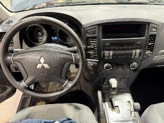 Mitsubishi Pajero 3.2 DI-D 125kW Automaat Airco Invite High Roof picture 14