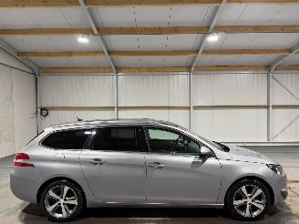 uszkodzony samochody osobowe Peugeot 308 1.2 e-THP 96 KW Airco Premiere 2015/1