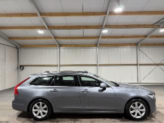 damaged passenger cars Volvo V-90 2.0D3 110kW Automaat Pano Momentum 2017/11
