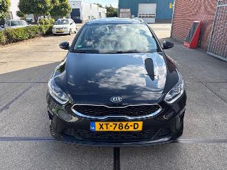 krockskadad bil auto Kia Cee d  2019/3
