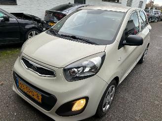 Damaged car Kia Picanto 1.0 CVVT Comfort Plus 2011/12