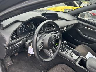 Mazda 3 2.0 SkyActive-G  Hybrid picture 12