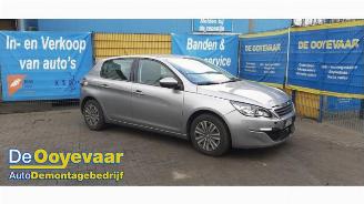 Auto da rottamare Peugeot 308 308 (L3/L8/LB/LH/LP), Hatchback 5-drs, 2013 / 2021 1.2 12V VTi PureTech 82 2013/11