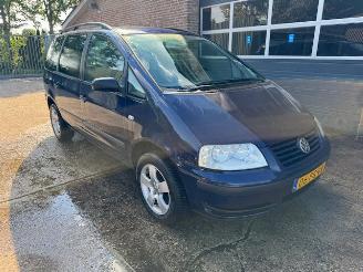 damaged passenger cars Volkswagen Sharan  2004/1