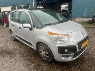 damaged passenger cars Citroën C3 Picasso 1.4 VTi Seduction BJ 2010 127054 KM 2010/6