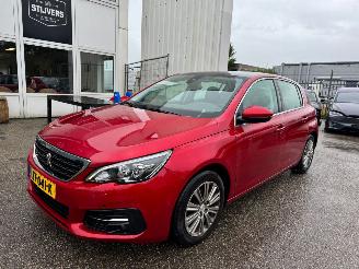 Vaurioauto  passenger cars Peugeot 308 1.2 PureTech Allure AUTOMAAT 2019/8