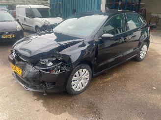 Vaurioauto  passenger cars Volkswagen Polo Polo V (6R) Hatchback 1.2 TSI (CBZC(Euro 5)) [66kW] 2012/8