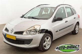 Vaurioauto  passenger cars Renault Clio 1.2-16V Airco Expression 2008/4