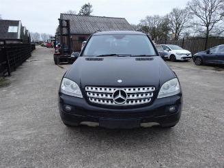 Vrakbiler auto Mercedes ML ML II (164/4JG), SUV, 2005 / 2011 3.0 ML-320 CDI 4-Matic V6 24V 2007/8