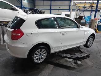 BMW 1-serie 1 serie (E81) Hatchback 3-drs 118i 16V (N43-B20A) [105kW]  (09-2006/12=
-2011) picture 3