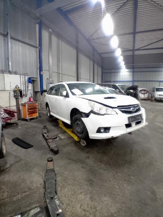 Vrakbiler auto Subaru Legacy Legacy Wagon (BR) Combi 2.0 D 16V (EJ20Z) [110kW]  (09-2009/...) 2011