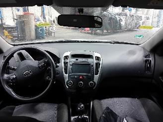 Kia Cee d Cee'd Sporty Wagon (EDF) Combi 1.4 16V (G4FA) [66kW]  (07-2009/12-2012=
) picture 5