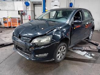 Coche siniestrado Volkswagen Polo Polo V (6R) Hatchback 1.2 TDI 12V BlueMotion (CFWA(Euro 5)) [55kW]  (1=
0-2009/05-2014) 2011/3