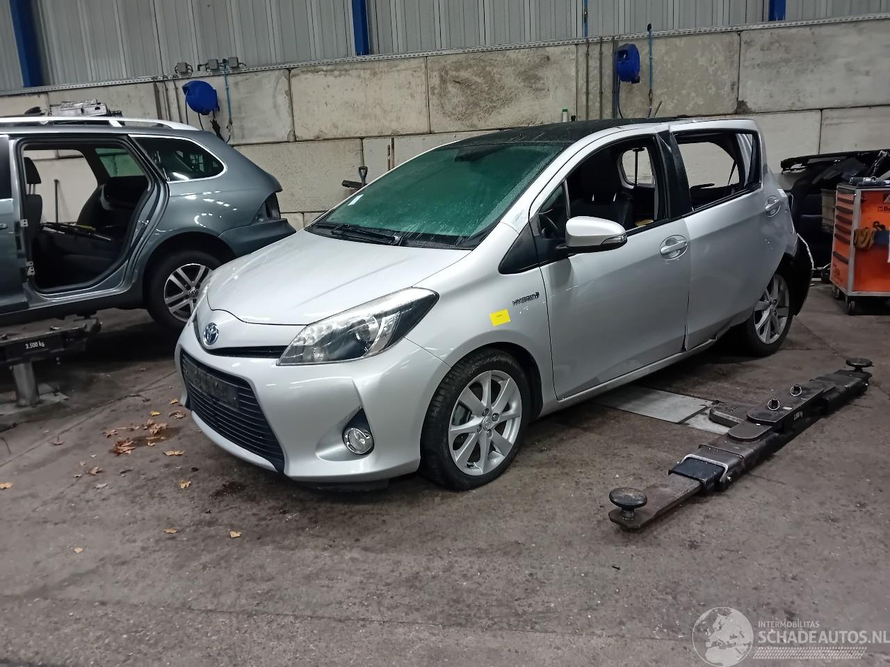 Toyota Yaris Yaris III (P13) Hatchback 1.5 16V Hybrid (1NZ-FXE) [74kW]  (03-2012/09=
-2020)