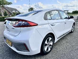 Hyundai Ioniq Comfort EV 120pk aut + f1 flippers - nap - 2x laadkabels - navi - camera - front + line assist - keyless entry + start picture 4