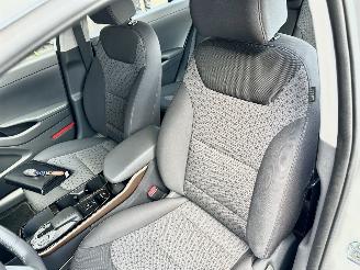 Hyundai Ioniq Comfort EV 120pk aut + f1 flippers - nap - 2x laadkabels - navi - camera - front + line assist - keyless entry + start picture 16