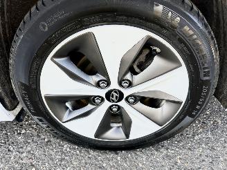 Hyundai Ioniq Comfort EV 120pk aut + f1 flippers - nap - 2x laadkabels - navi - camera - front + line assist - keyless entry + start picture 67