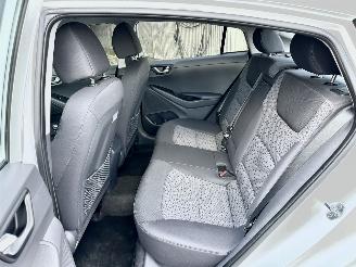 Hyundai Ioniq Comfort EV 120pk aut + f1 flippers - nap - 2x laadkabels - navi - camera - front + line assist - keyless entry + start picture 50